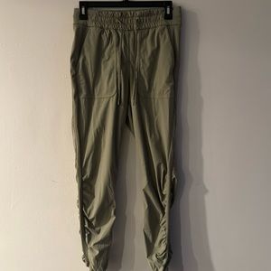 Lululemon joggers size 6